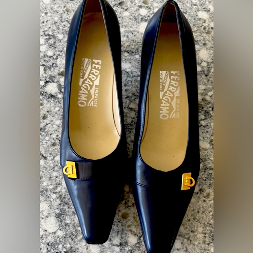 Salvatore Ferragamo navy leather pumps size 6.5